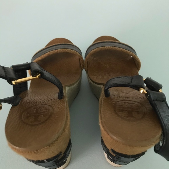 Tory Burch wedge with logo. Size 5 - Picture 5 of 8